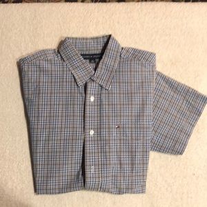 Short sleeve button up